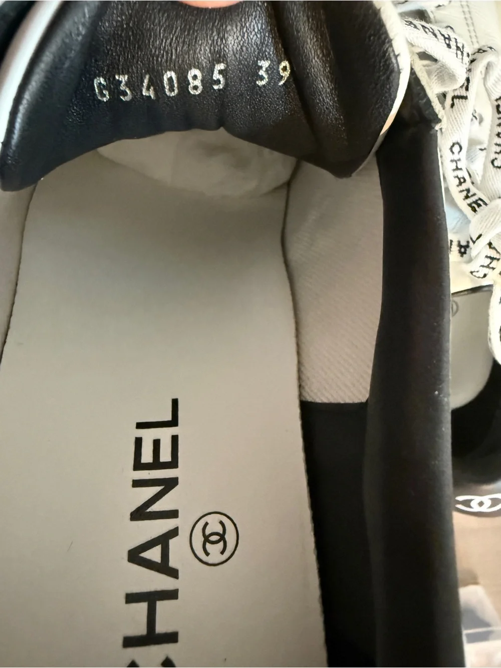 CHANEL White Leather Weekender Tennis Sneakers